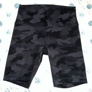 Used Lululemon Wunder train Shorts 6", size 8 Heritage Camouflage